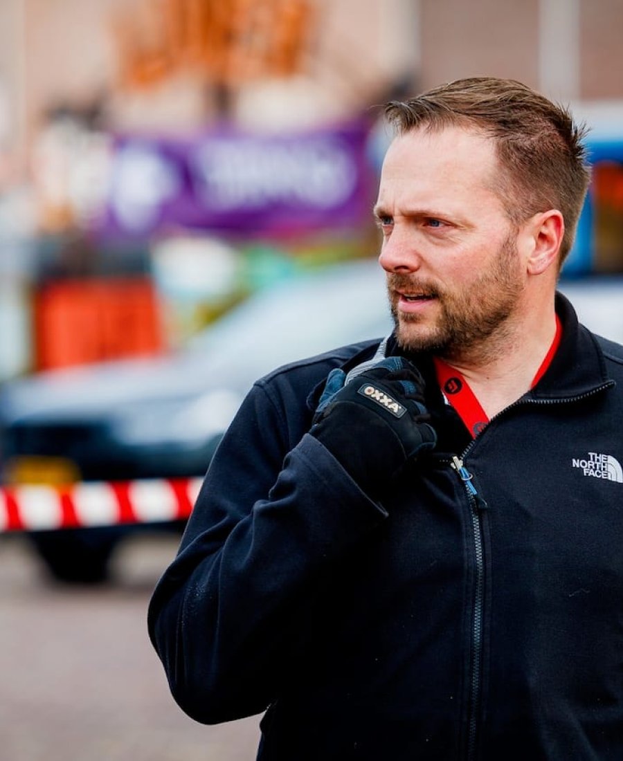 Daan de Lau op locatie tijdens een productie
